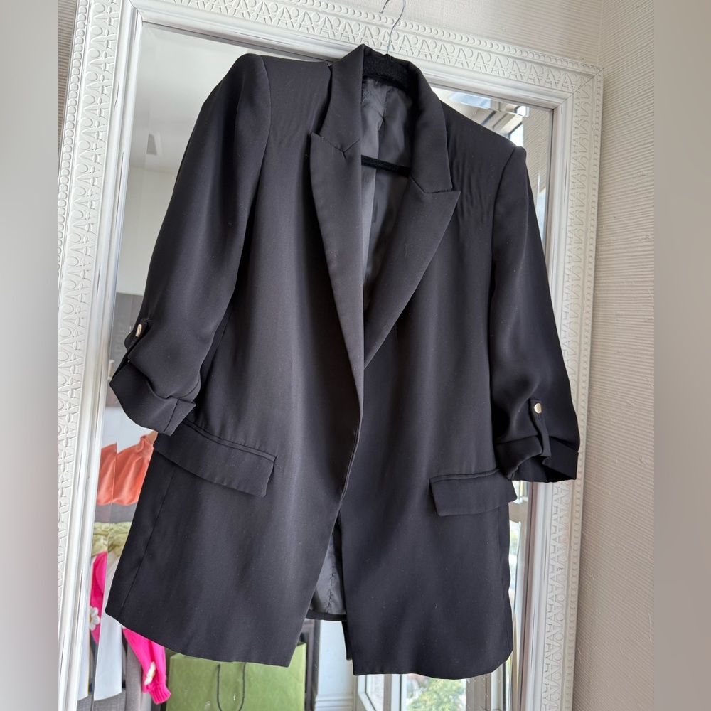 Suit - Picture 2 of 4